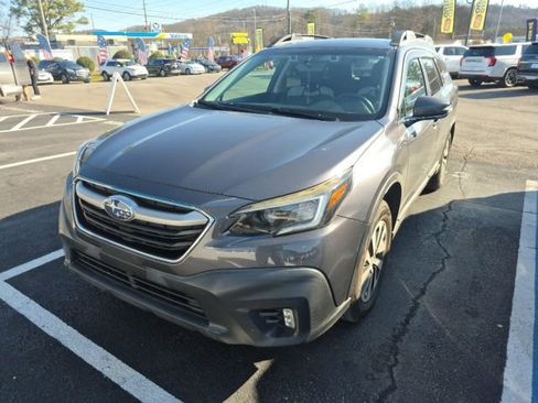 Used 2020 Subaru Outback Premium image 3