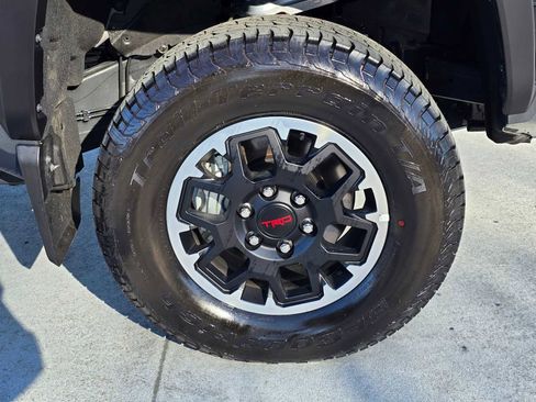 Used 2025 Toyota Tacoma TRD Sport image 9