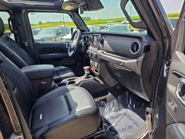 Used 2022 Jeep Wrangler Unlimited Rubicon 4xe w/ Cold Weather Group AWD/4WD image 25