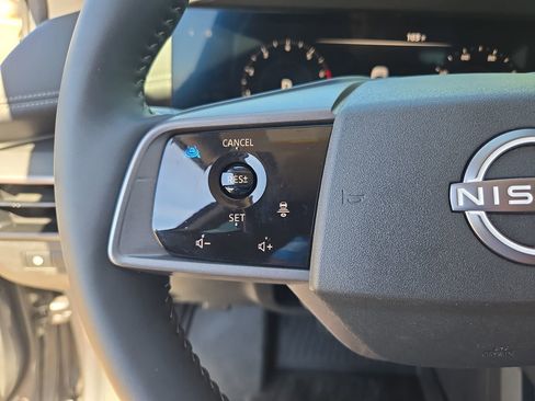 Certified 2025 Nissan Murano SV image 17