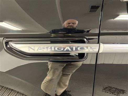 Used 2018 Lincoln Navigator Reserve w/ Technology Package image 33