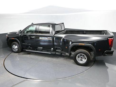 Used 2022 GMC Sierra 3500 Denali w/ Denali Ultimate Package AWD/4WD image 30