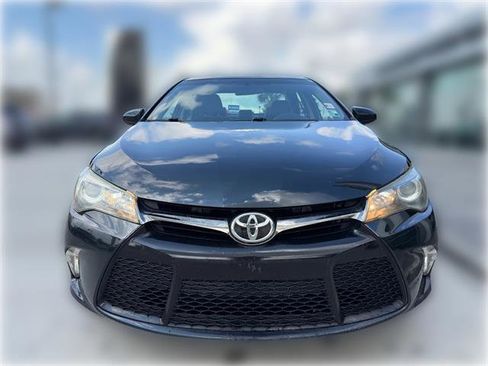 Used 2015 Toyota Camry SE image 2