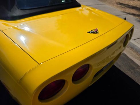 Used 2004 Chevrolet Corvette Convertible w/ Preferred Equipment Group RWD image 11