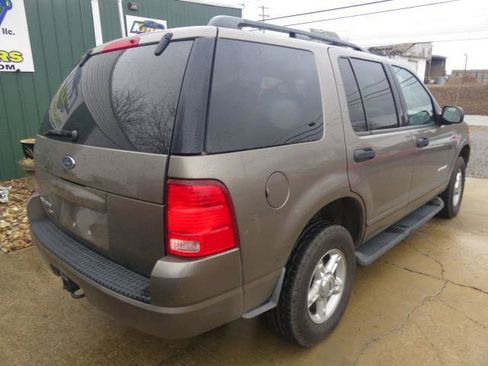 Used 2004 Ford Explorer XLT image 7