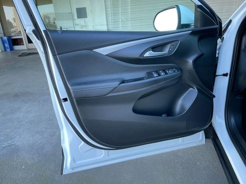 Used 2025 Buick Envista Preferred image 18