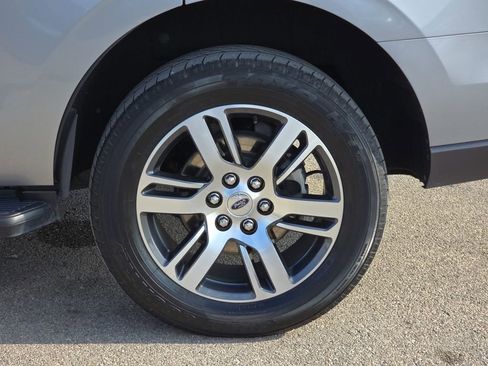 Used 2024 Ford Expedition Limited image 34