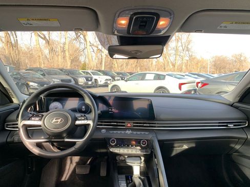 Used 2025 Hyundai Elantra Limited image 35