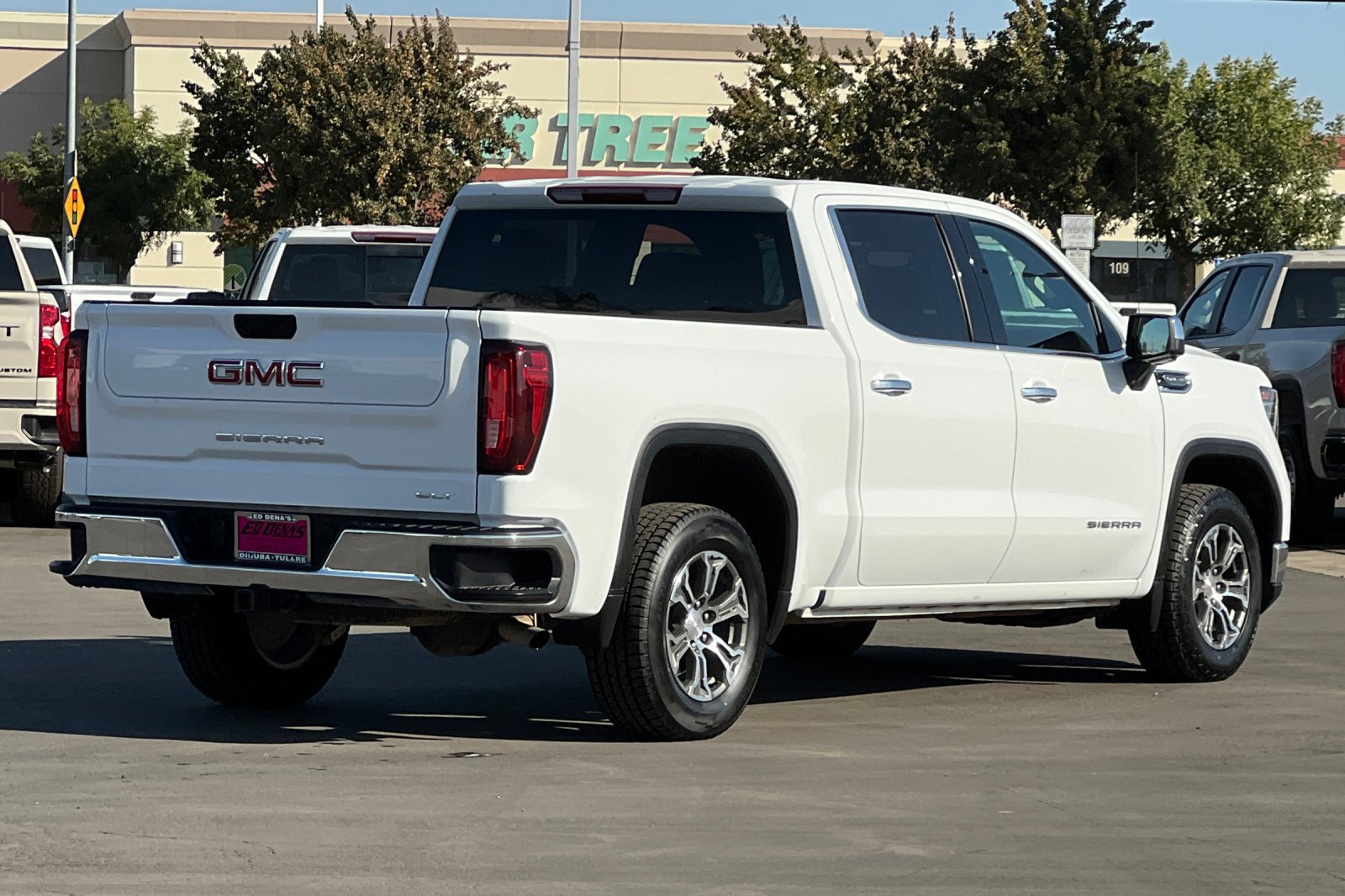 Used 2025 GMC Sierra 1500 SLT RWD image 4