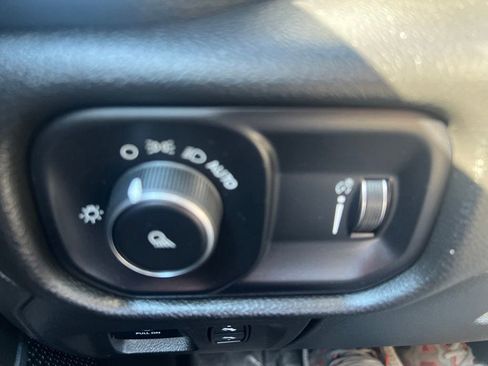 Used 2023 RAM 1500 Laramie AWD/4WD image 21
