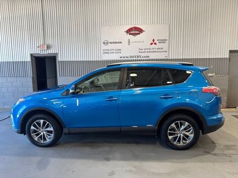 Used 2017 Toyota RAV4 XLE w/ All Weather Liner Package AWD/4WD image 7