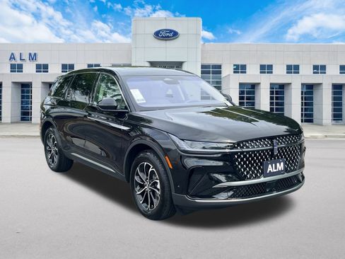 Used 2024 Lincoln Nautilus Premier w/ Equipment Group 102A image 3