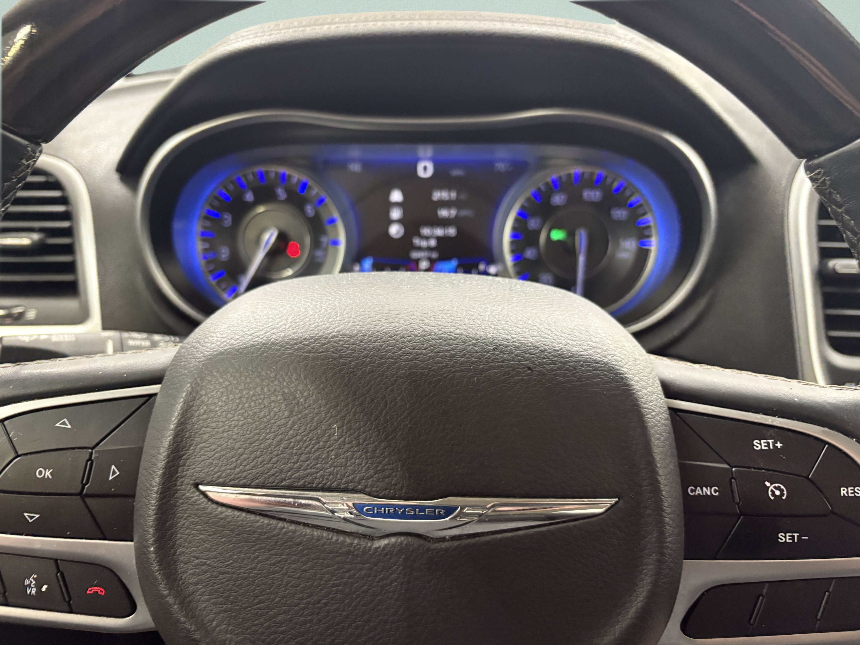 Used 2018 Chrysler 300 Limited AWD/4WD image 31