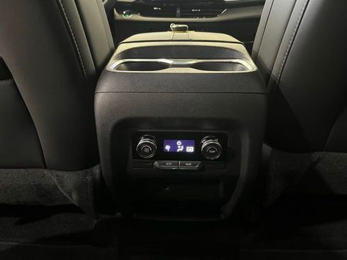 Used 2025 Buick Enclave Preferred AWD/4WD image 24