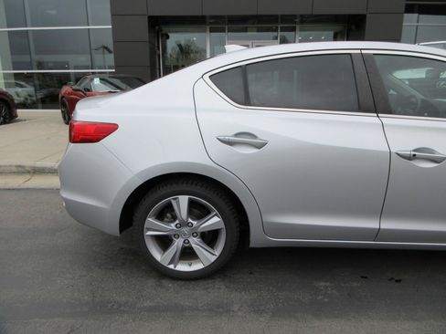 Used 2013 Acura ILX w/ Premium Package FWD image 10