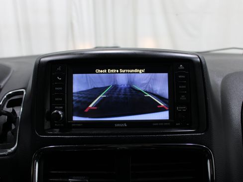 Used 2017 Dodge Grand Caravan SE FWD image 14