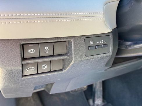 Used 2020 Toyota Avalon XLE w/ Moonroof Package FWD image 20