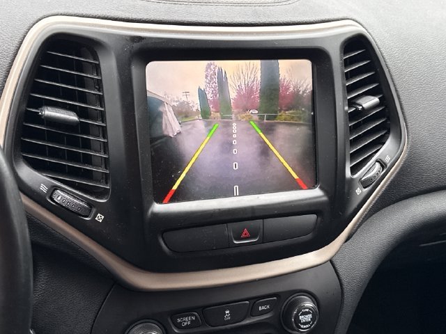Used 2016 Jeep Cherokee Latitude w/ Comfort & Sound Group FWD image 22