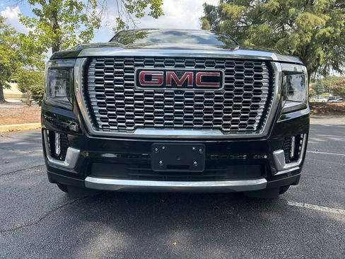 Used 2022 GMC Yukon Denali w/ Denali Premium Package AWD/4WD image 9