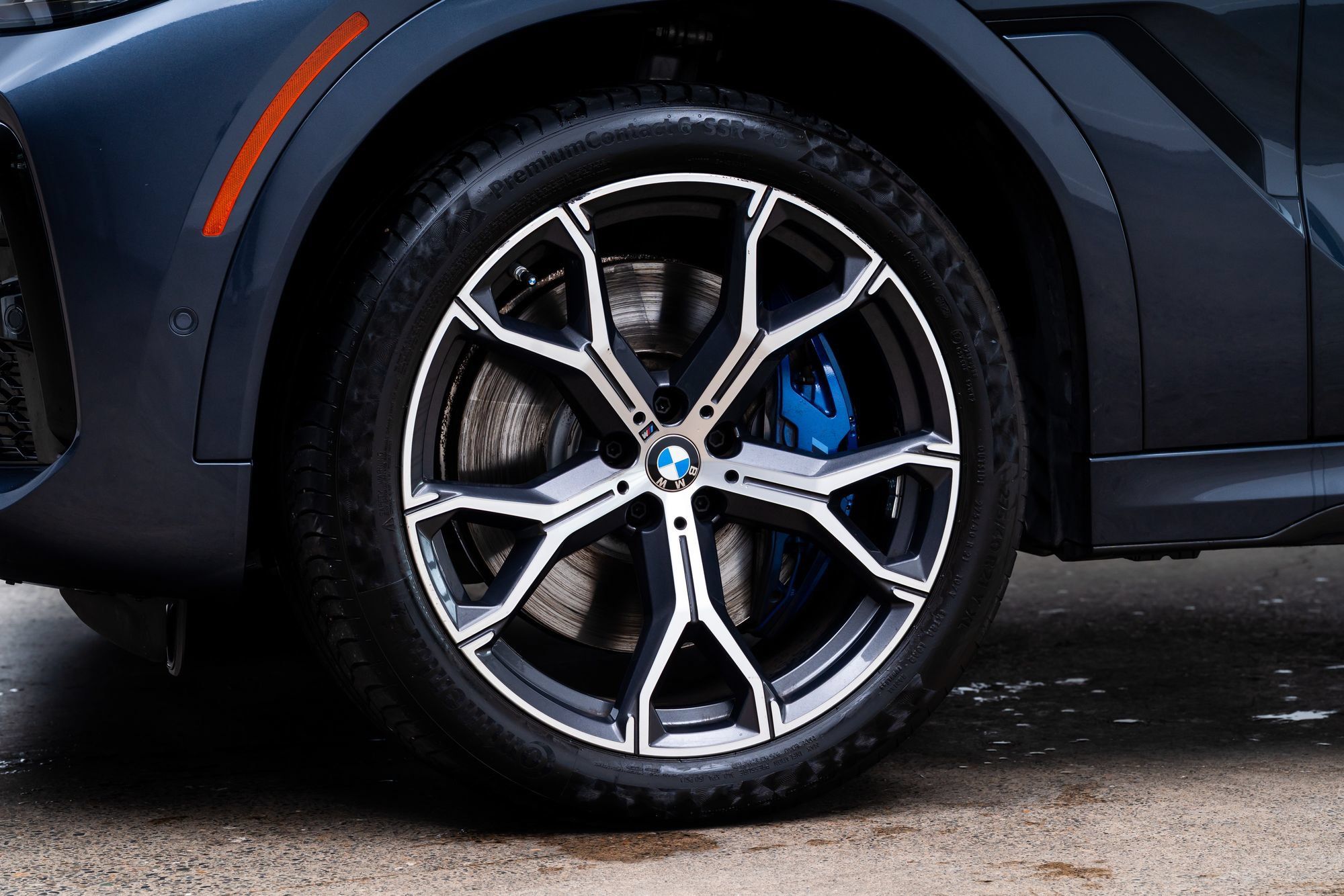 Used 2022 BMW X6 M50i AWD/4WD image 4