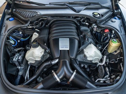 Used 2016 Porsche Panamera RWD image 8