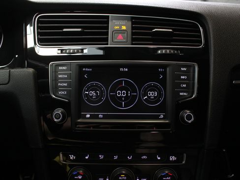 Used 2017 Volkswagen Golf R 4-Door image 46