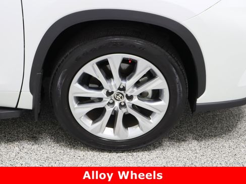 Used 2023 Toyota Highlander Limited image 5