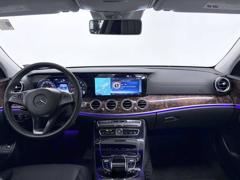 Used 2017 Mercedes-Benz E 300 4MATIC image 2