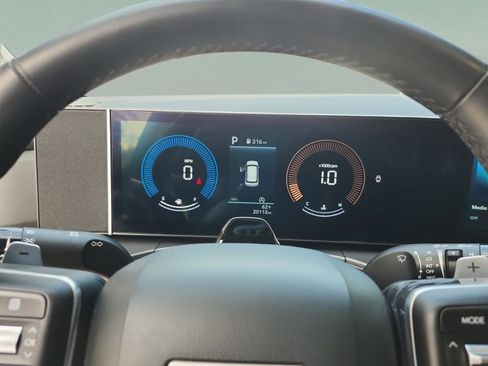 Certified 2025 Hyundai Santa Fe SEL image 11