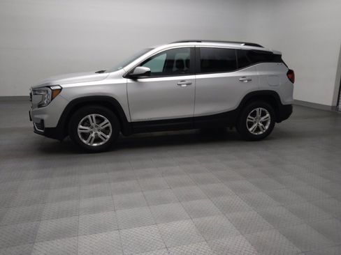 Used 2022 GMC Terrain SLE w/ Driver Convenience Package image 2