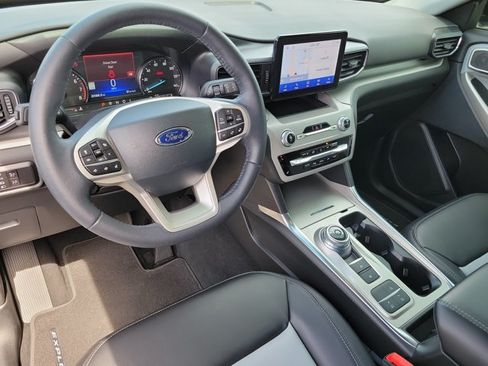 Used 2023 Ford Explorer XLT w/ Equipment Group 202A RWD image 11