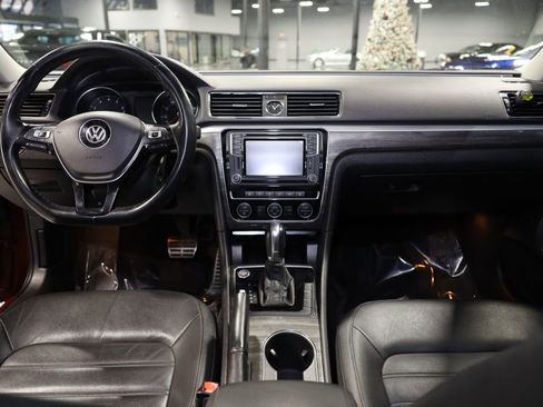 Used 2017 Volkswagen Passat 1.8T SEL Premium image 21