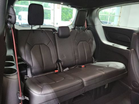 New 2027 Chrysler Pacifica Select AWD/4WD image 11