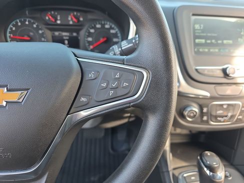 Used 2018 Chevrolet Equinox LT image 17