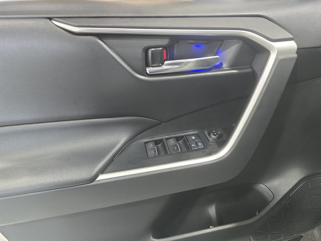 Used 2022 Toyota RAV4 XLE w/ Convenience Package FWD image 24