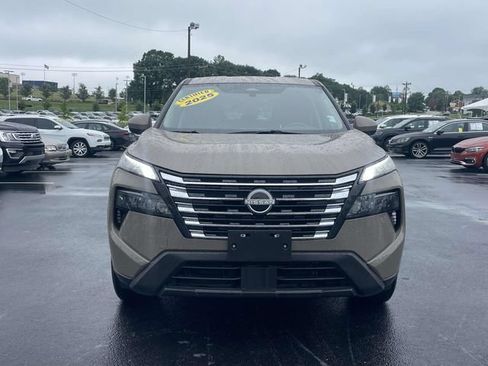 Used 2025 Nissan Rogue SV FWD image 2
