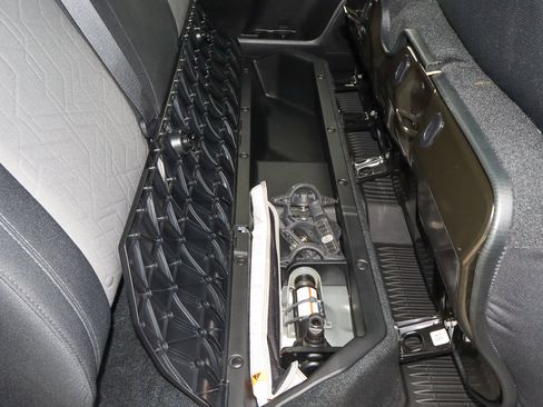 Used 2022 Toyota Tacoma TRD Off-Road image 9