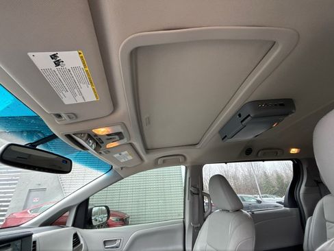 Used 2016 Toyota Sienna XLE w/ Outdoor Package image 13