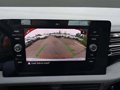Certified 2025 Volkswagen Jetta SE FWD image 24