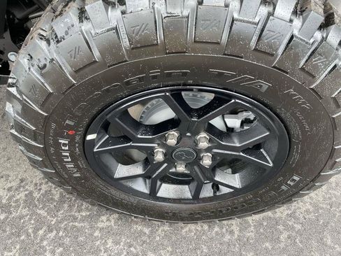 New 2025 Jeep Gladiator High Tide image 31