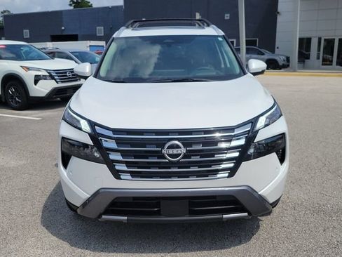 Certified 2025 Nissan Rogue SL w/ SL Premium Package FWD image 6