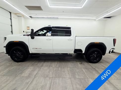 Used 2025 GMC Sierra 2500 AT4 w/ AT4 Premium Plus Package AWD/4WD image 2