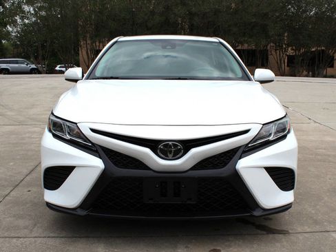 Used 2019 Toyota Camry SE FWD image 5