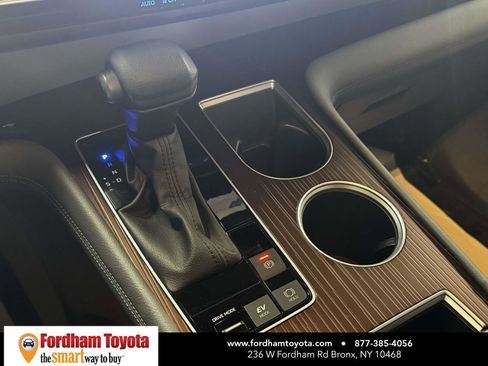 Used 2024 Toyota Sienna LE FWD image 29