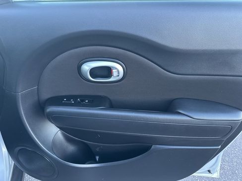 Used 2016 Kia Soul + image 30