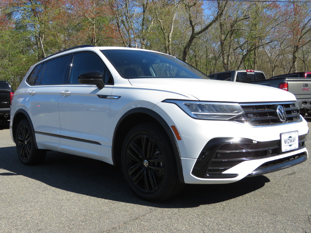 Used 2022 Volkswagen Tiguan SE R-Line AWD/4WD image 3