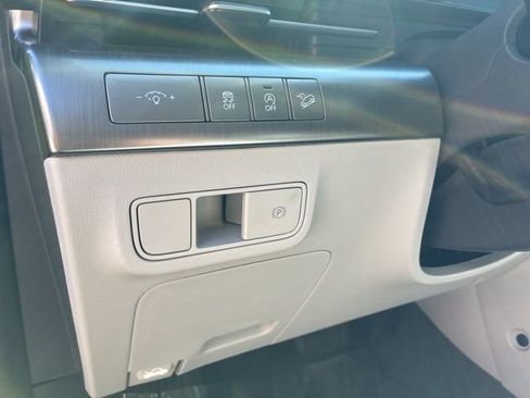 Used 2024 Hyundai Kona SE AWD/4WD image 11