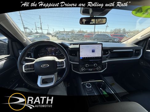 Used 2024 Ford Expedition XLT image 15