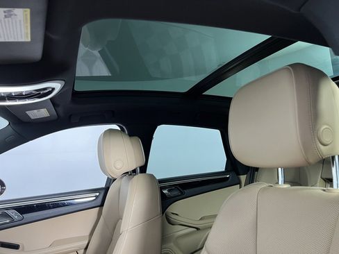 Used 2023 Porsche Macan image 24