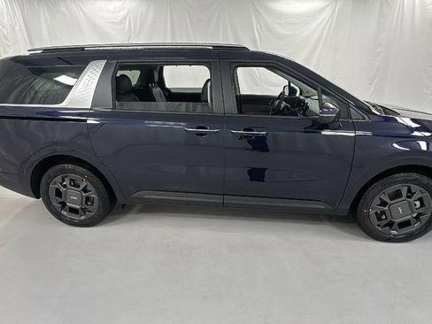 New 2026 Kia Carnival EX image 2